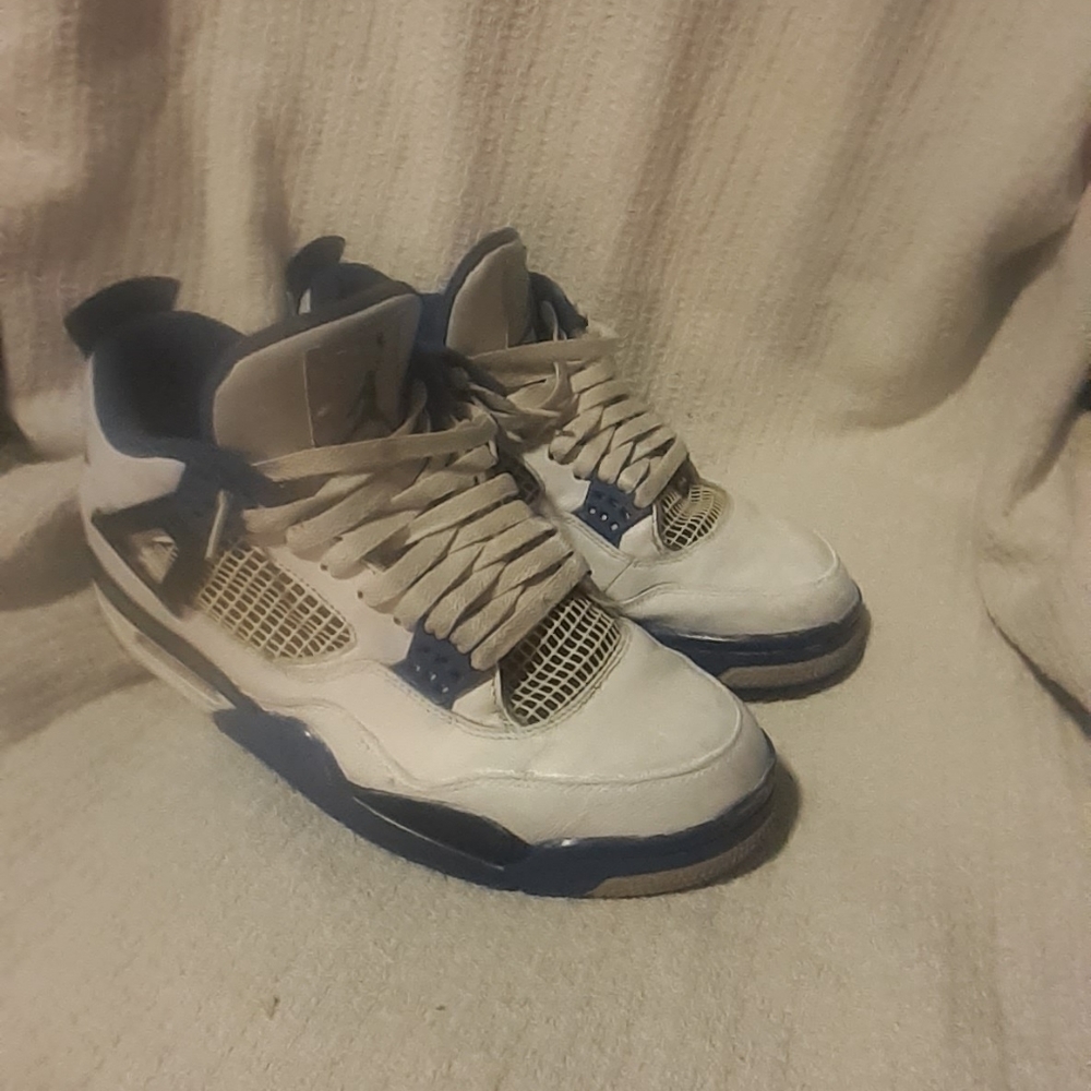 Jordan 4s